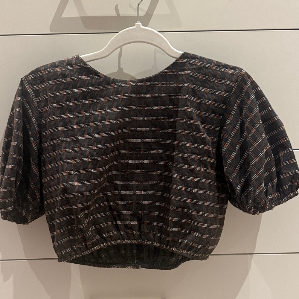 Chic Black Plaid Crop Top